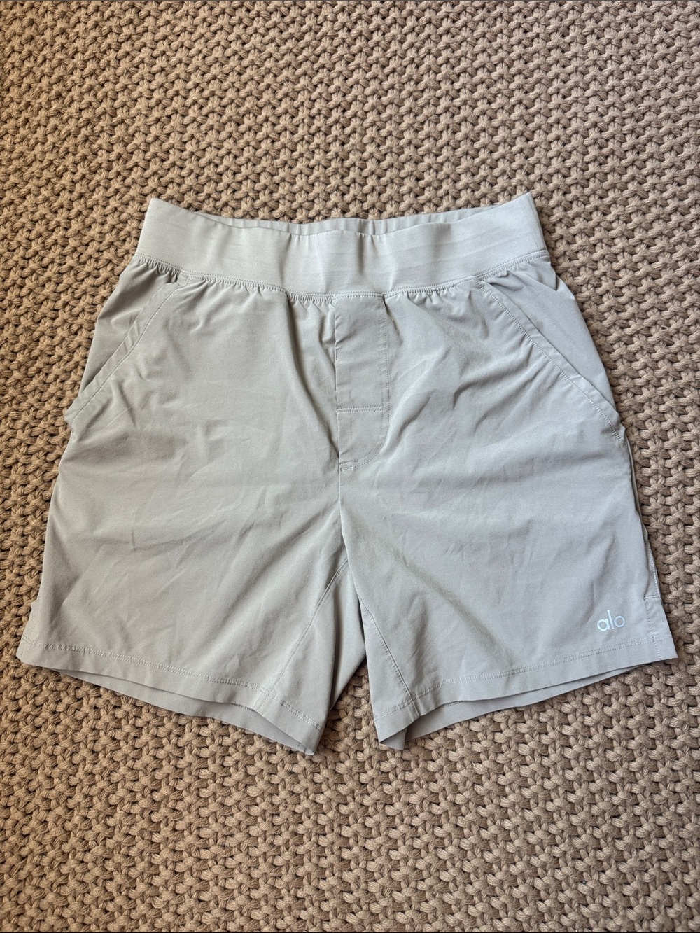 Alo Yoga 7” Repetition Shorts in Gravel Men’s Size Small